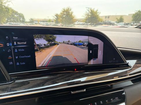 Used 2023 Cadillac Escalade Premium Luxury AWD/4WD image 30