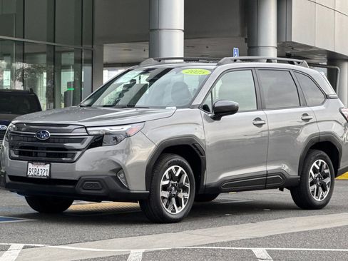 Certified 2025 Subaru Forester Premium image 10