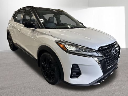 Used 2023 Nissan Kicks SR w/ SR Premium Package FWD image 11