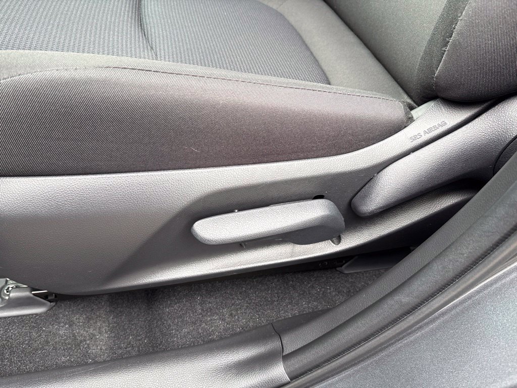 Used 2025 Toyota RAV4 LE AWD/4WD image 16