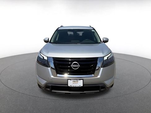 Used 2025 Nissan Pathfinder SV FWD image 4