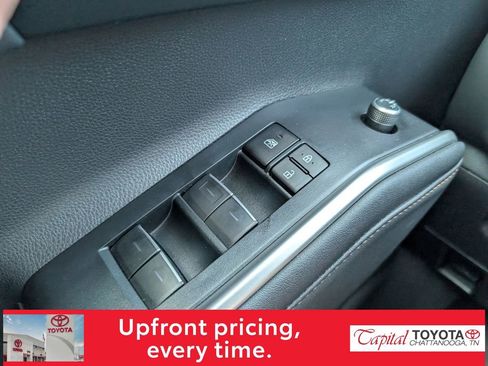 Used 2023 Toyota Highlander Bronze Edition image 15