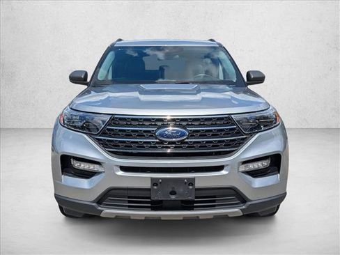 Used 2023 Ford Explorer XLT w/ Equipment Group 202A image 2