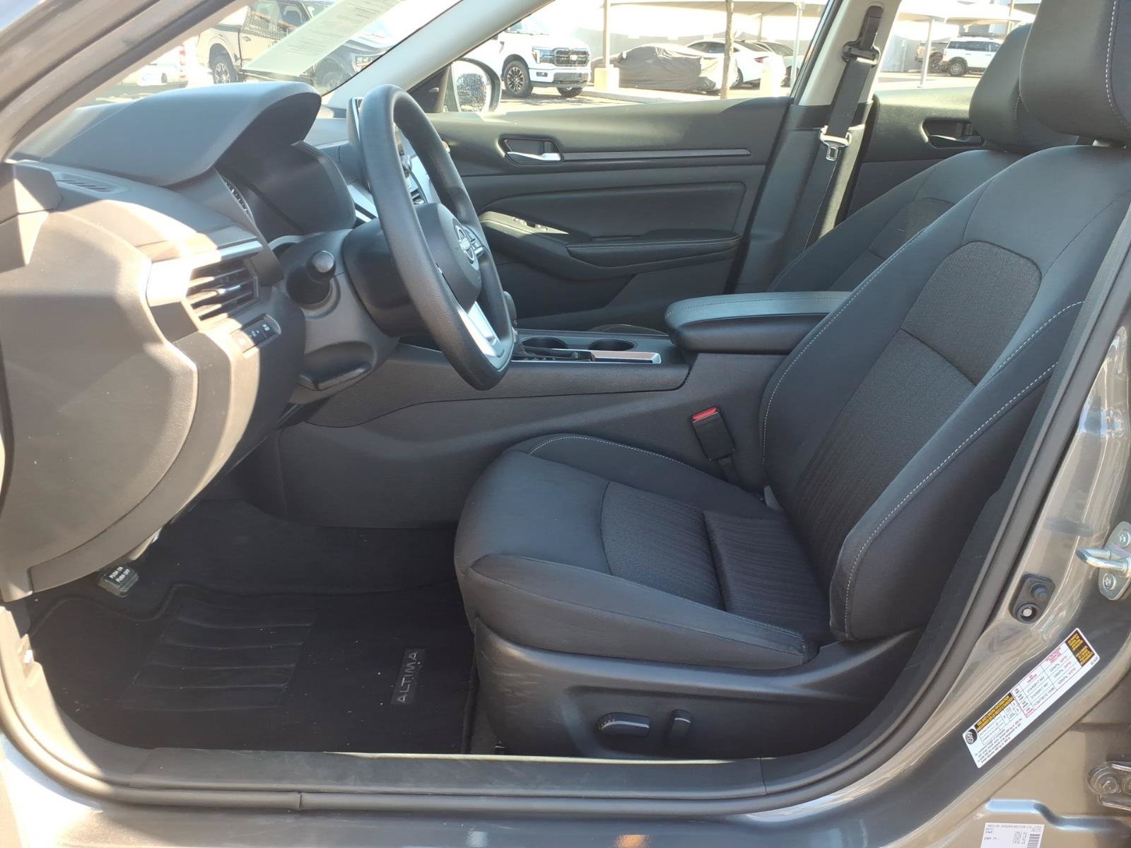 Used 2025 Nissan Altima 2.5 SV FWD image 22