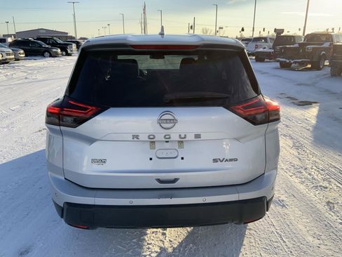 Used 2024 Nissan Rogue SV image 7