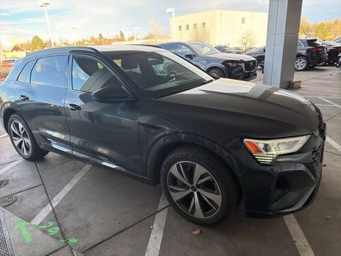 Certified 2024 Audi Q8 e-tron Premium image 3