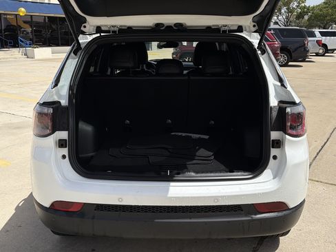 Used 2025 Jeep Compass Limited AWD/4WD image 9