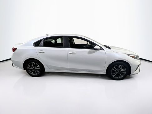 Used 2023 Kia Forte LXS w/ LXS Technology Package image 4