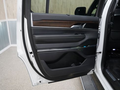 Used 2022 Jeep Grand Wagoneer Series II image 35