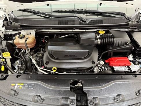 Used 2023 Chrysler Voyager LX FWD image 11