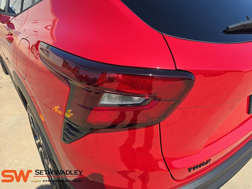 New 2026 Chevrolet Trax RS w/ Sunroof Package FWD image 35