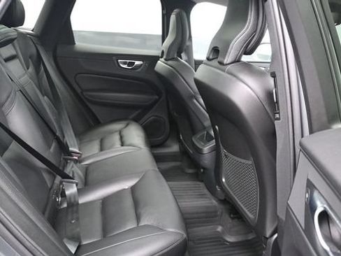 Used 2019 Volvo XC60 T6 Momentum w/ Advanced Package AWD/4WD image 15