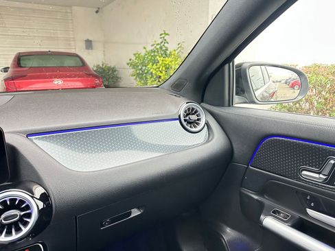 Used 2025 Mercedes-Benz GLA 250 4MATIC image 35