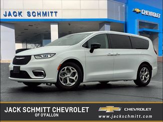 Used 2024 Chrysler Pacifica Limited video 1