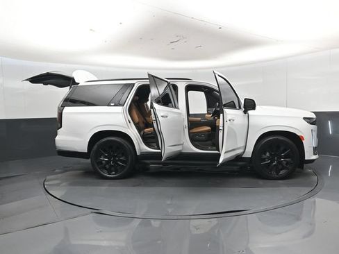Used 2021 Cadillac Escalade Sport w/ LPO, Illumination Package AWD/4WD image 60