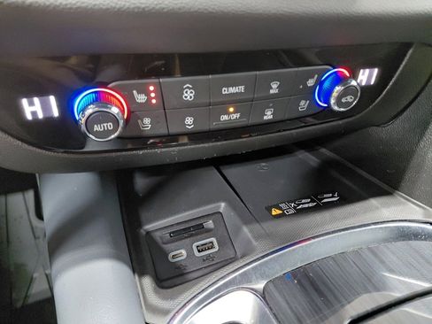 Used 2024 Buick Enclave Premium image 35