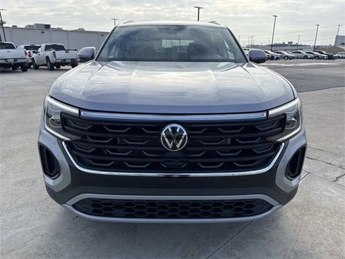 Certified 2025 Volkswagen Atlas Cross Sport SE image 9