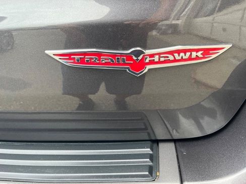 Used 2018 Jeep Grand Cherokee Trailhawk w/ Trailhawk Luxury Group AWD/4WD image 25