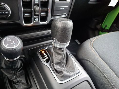 New 2025 Jeep Gladiator Sport image 10