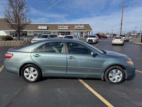 Used 2009 Toyota Camry LE image 2