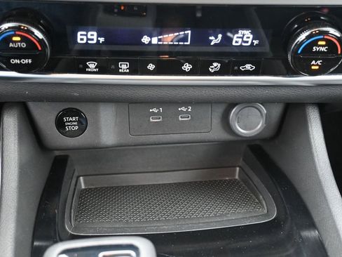 Used 2024 Nissan Rogue SV FWD image 12