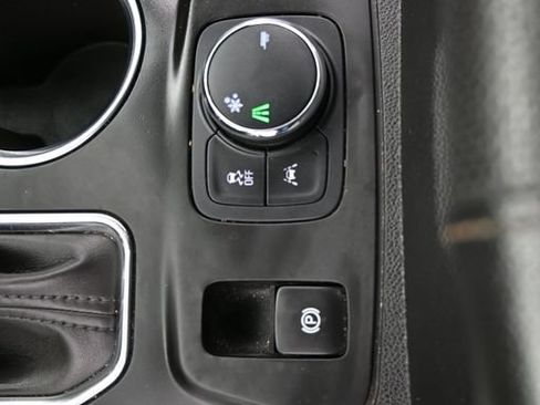 Used 2021 Chevrolet Traverse Premier w/ Redline Edition image 17