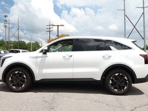 Used 2025 Kia Sorento S w/ Panoramic Sunroof Package FWD image 2
