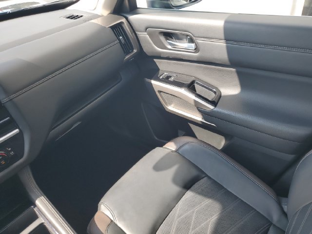 Certified 2024 Nissan Pathfinder Platinum w/ Cargo Package FWD image 32