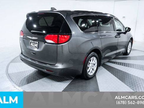 Used 2023 Chrysler Voyager LX FWD image 5