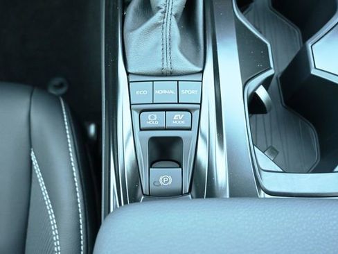 New 2026 Toyota Camry Hybrid AWD/4WD image 23