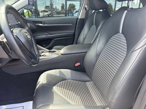 Used 2022 Toyota Camry SE FWD image 4