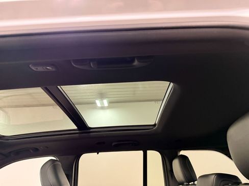 Used 2024 Jeep Grand Cherokee Limited w/ Luxury Tech Group II image 50