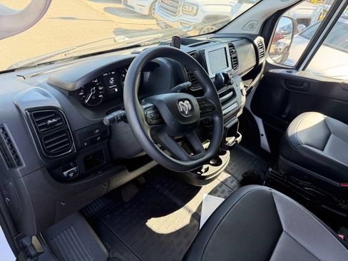 Used 2024 RAM ProMaster 2500 w/ Convenience Group FWD image 11