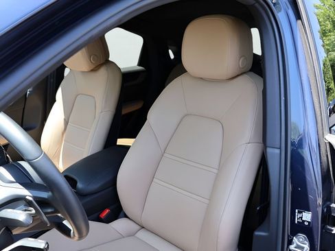 Certified 2026 Porsche Cayenne E-Hybrid Coupe AWD/4WD image 5