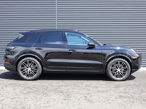 Certified 2024 Porsche Cayenne AWD/4WD image 9