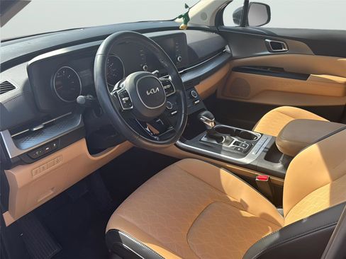 Used 2024 Kia Carnival LX image 17