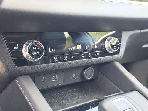 Used 2024 Mitsubishi Outlander SE Black Edition FWD image 27