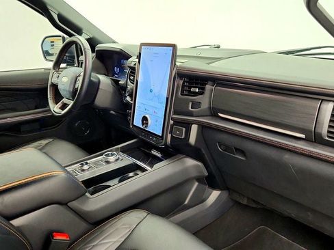 Used 2024 Ford Expedition Platinum AWD/4WD image 25