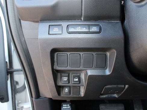 Used 2022 Nissan Frontier SV AWD/4WD image 13