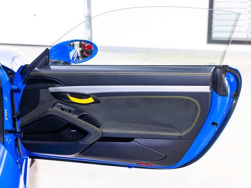 Used 2022 Porsche 718 Cayman GT4 RWD image 27