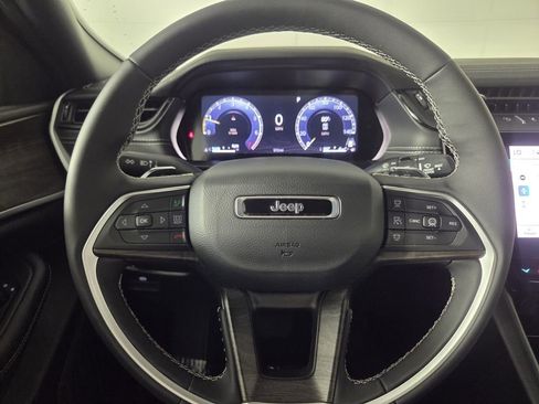 Used 2026 Jeep Grand Cherokee Altitude RWD image 16