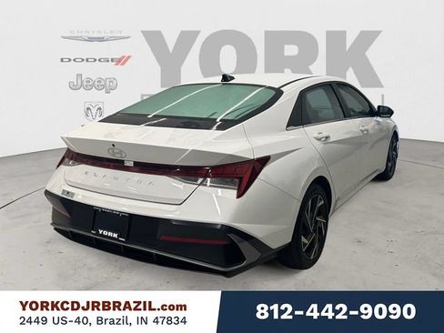 Used 2025 Hyundai Elantra SEL FWD image 5