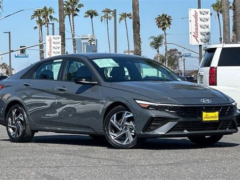 Certified 2025 Hyundai Elantra Sport image 2