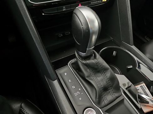 Used 2018 Volkswagen Atlas SEL FWD image 17