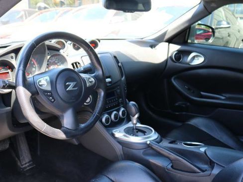 Used 2019 Nissan 370Z Coupe RWD image 18