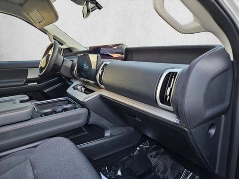 Used 2025 Ford Expedition Max Active image 22