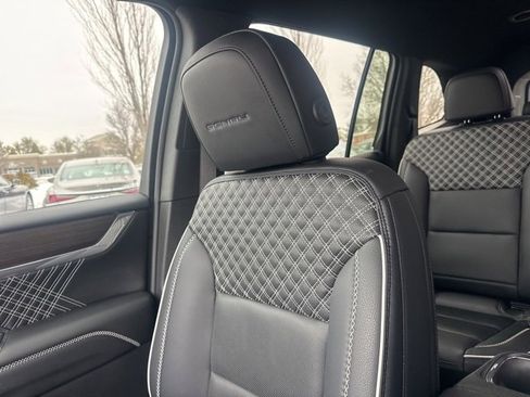 Used 2024 GMC Acadia Denali image 28