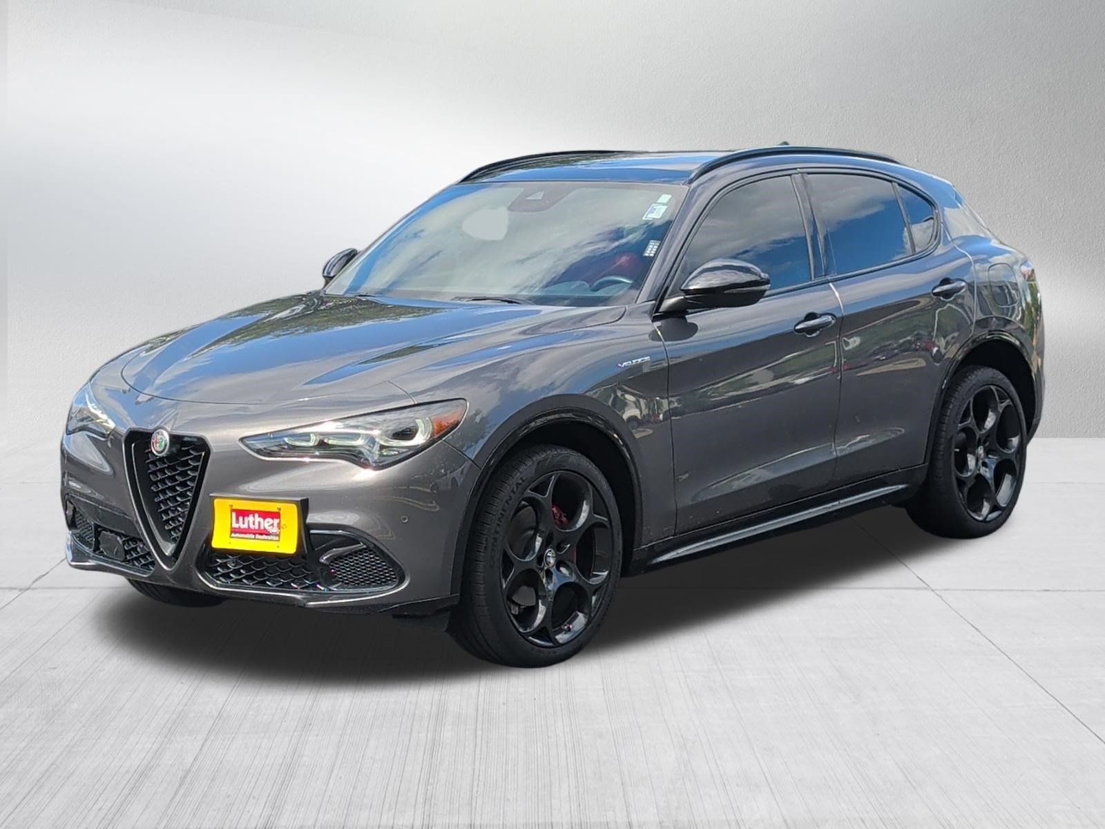 Used 2024 Alfa Romeo Stelvio Veloce AWD/4WD image 3