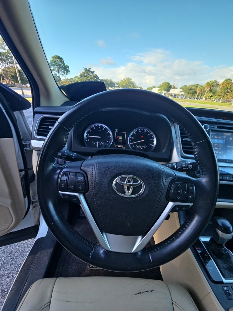 Used 2017 Toyota Highlander XLE FWD image 30