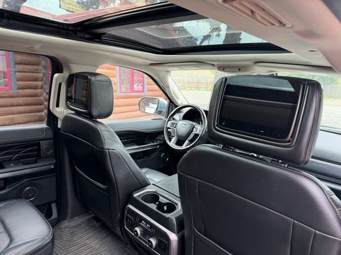 Used 2018 Ford Expedition Max Platinum AWD/4WD image 27